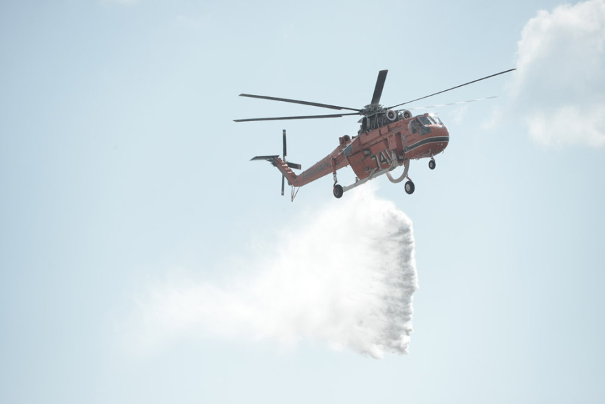 Σε ύφεση η φωτιά στο Λαγονήσι - Επιστρέφουν στα σπίτια τους οι κάτοικοι