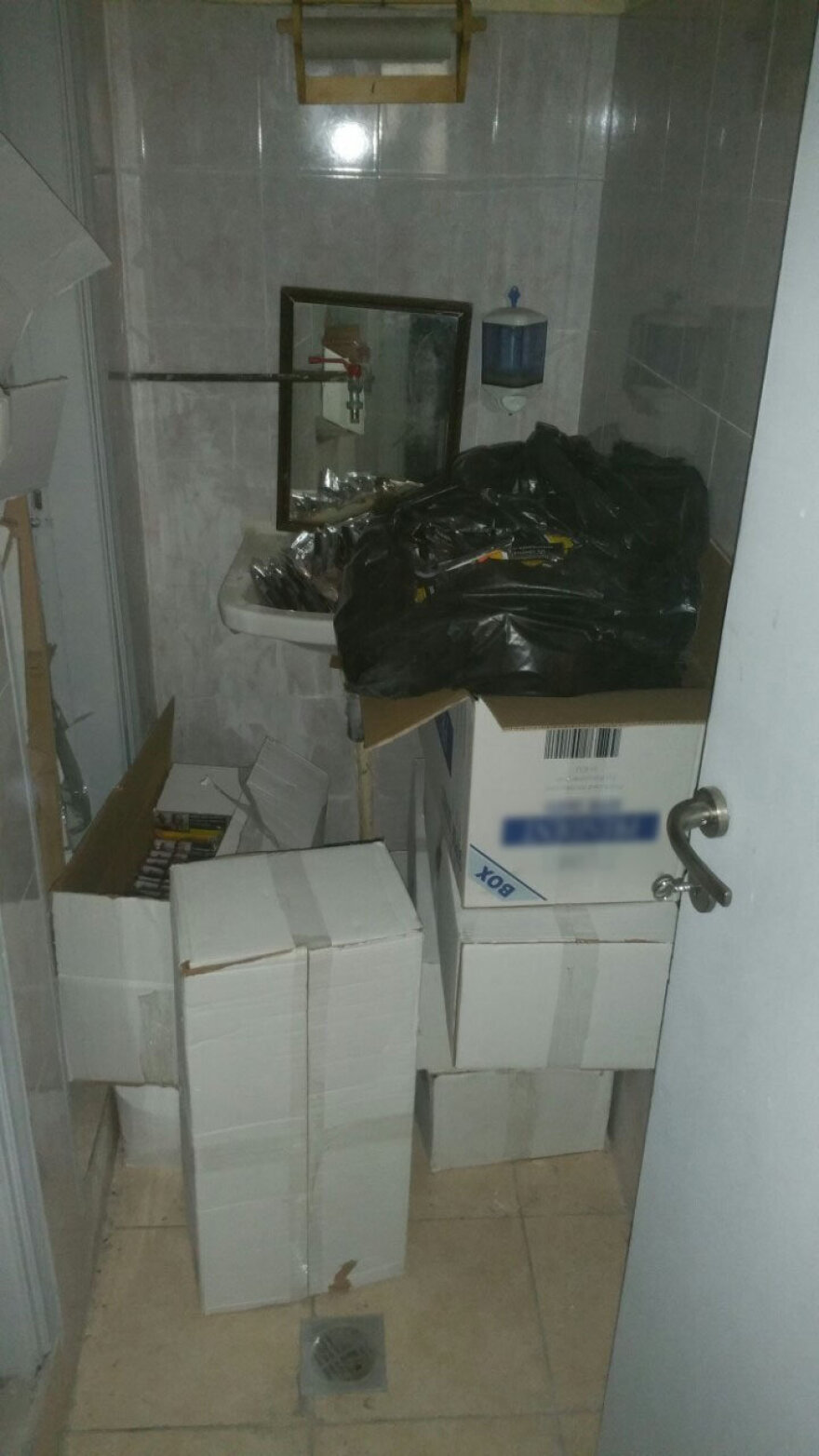 Χειροπέδες στον νο1 προμηθευτή λαθραίων τσιγάρων στην ΑΣΟΕΕ