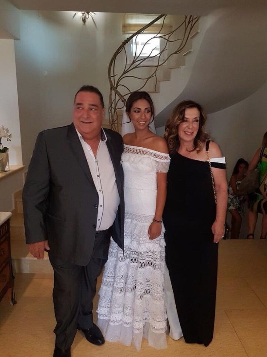 Ο Βασίλης Καρράς πάντρεψε την κόρη του