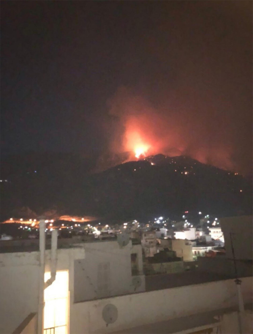 Λουτράκι: Κομάντο της ΕΜΑΚ στη μάχη με τις φλόγες - Πώς ξεκίνησε η φωτιά