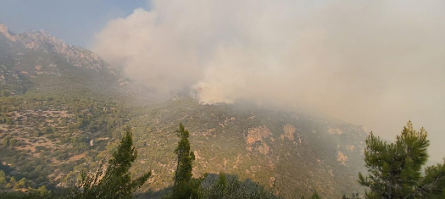 Λουτράκι: Κομάντο της ΕΜΑΚ στη μάχη με τις φλόγες - Πώς ξεκίνησε η φωτιά