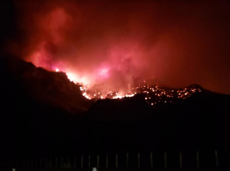 Λουτράκι: Κομάντο της ΕΜΑΚ στη μάχη με τις φλόγες - Πώς ξεκίνησε η φωτιά