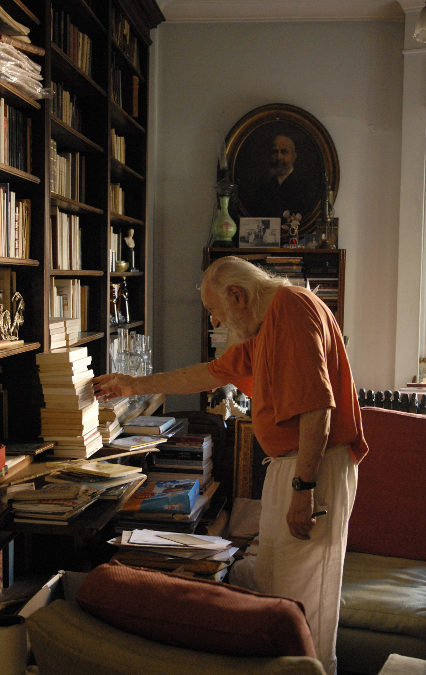 Ο Νάνος Βαλαωρίτης για την πολιτική: Χρόνος, χρήμα και ηλιθιότητα είναι ανίκητα