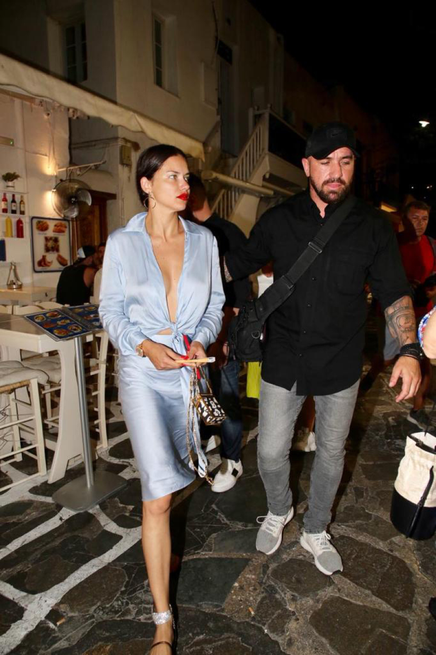 Άγριο ξύλο για ένα τραπέζι στη Μύκονο