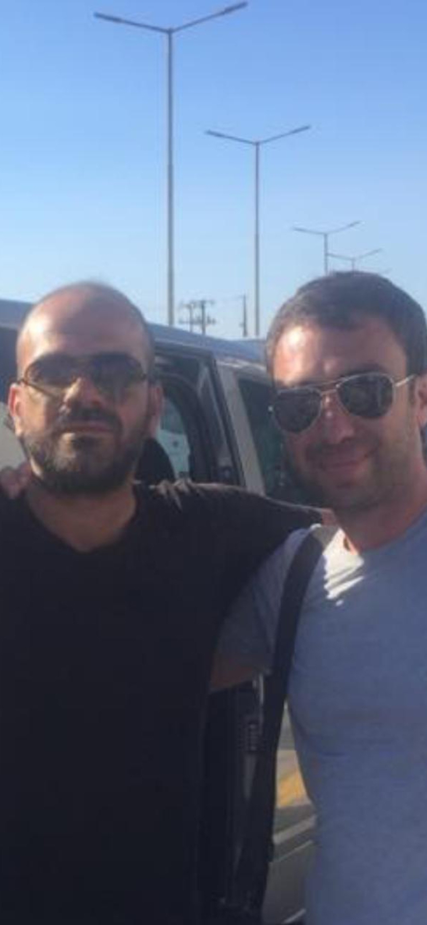 Άγριο ξύλο για ένα τραπέζι στη Μύκονο