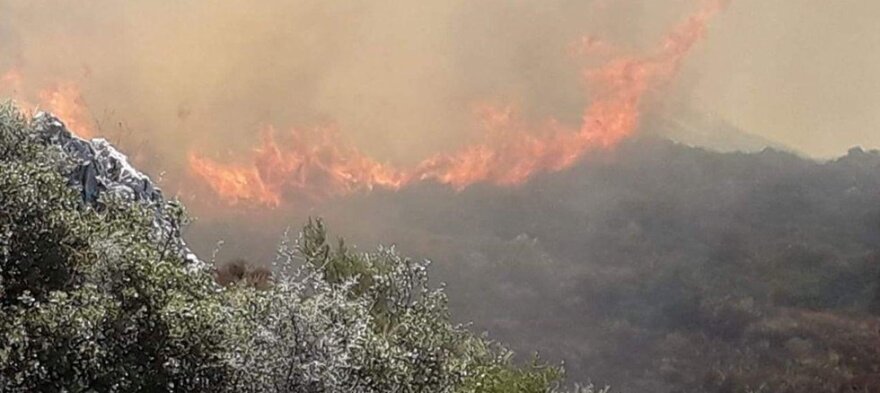 Ζάκυνθος: Ολονύχτια μάχη με τη φωτιά - Κάηκαν δύο σπίτια, εκκενώθηκαν χωριά