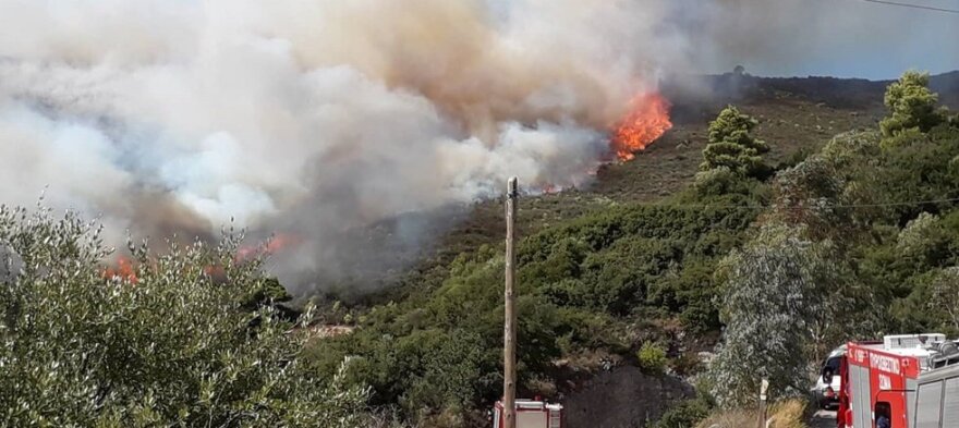 Ζάκυνθος: Ολονύχτια μάχη με τη φωτιά - Κάηκαν δύο σπίτια, εκκενώθηκαν χωριά