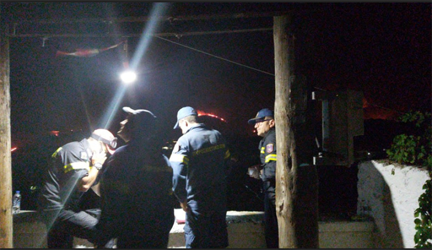 Ζάκυνθος: Ολονύχτια μάχη με τη φωτιά - Κάηκαν δύο σπίτια, εκκενώθηκαν χωριά