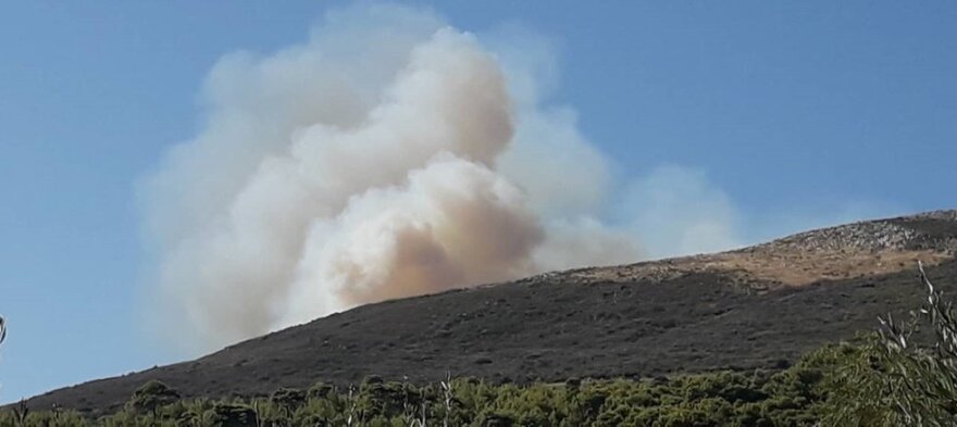 Ζάκυνθος: Ολονύχτια μάχη με τη φωτιά - Κάηκαν δύο σπίτια, εκκενώθηκαν χωριά