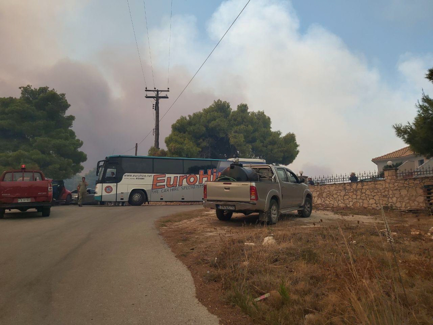 Φωτιά στη Ζάκυνθο: Κάηκε ένα σπίτι - Καλύτερη η εικόνα στο πύρινο μέτωπο