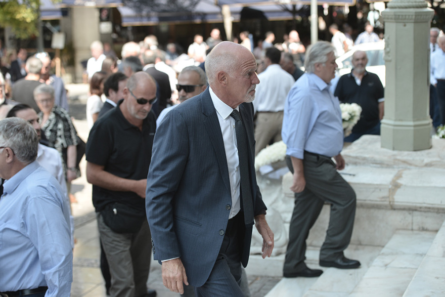 Το τελευταίο «αντίο» στον Αντώνη Λιβάνη 