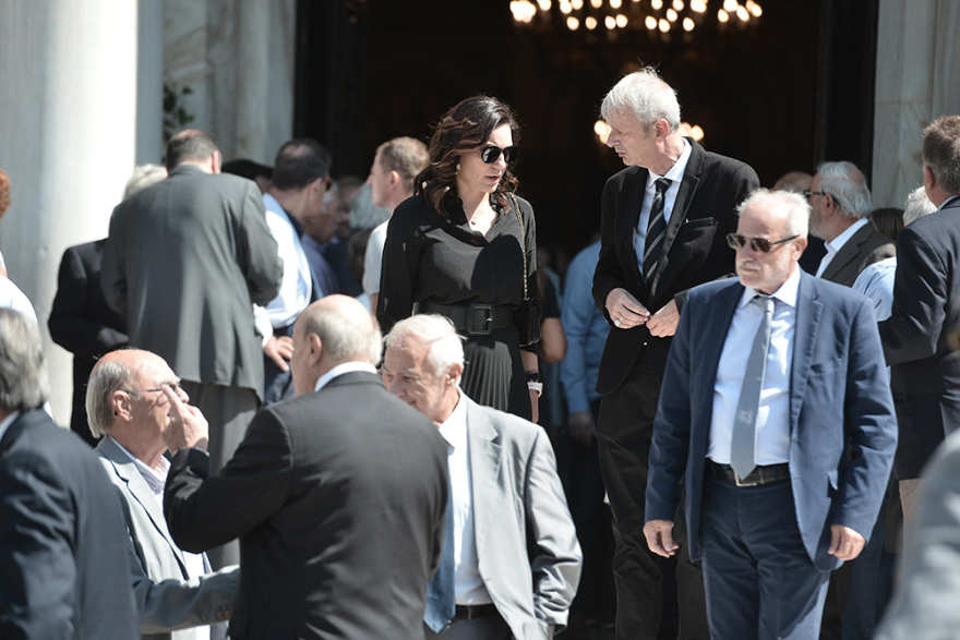 Το τελευταίο «αντίο» στον Αντώνη Λιβάνη 