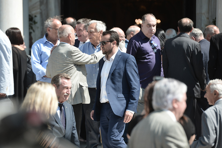 Το τελευταίο «αντίο» στον Αντώνη Λιβάνη 