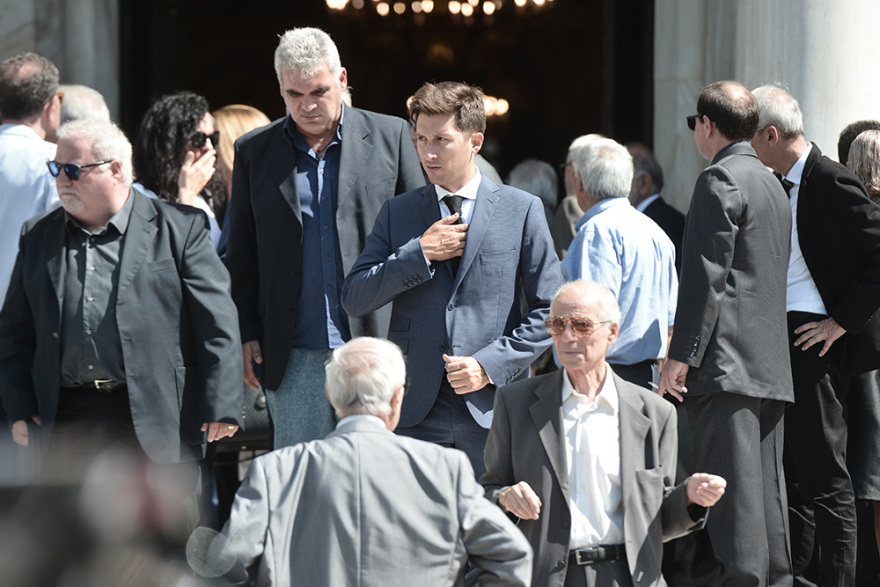 Το τελευταίο «αντίο» στον Αντώνη Λιβάνη 