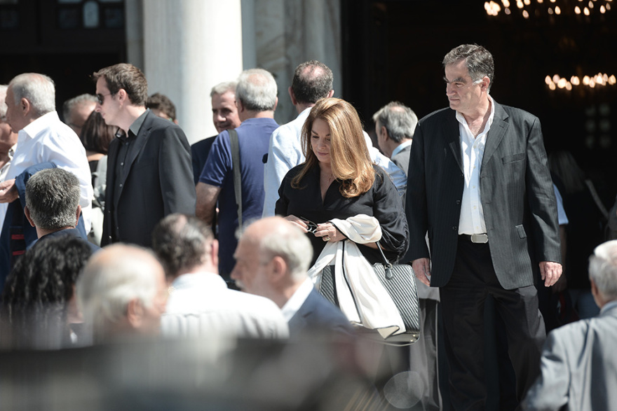 Το τελευταίο «αντίο» στον Αντώνη Λιβάνη 