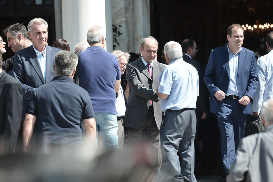 Το τελευταίο «αντίο» στον Αντώνη Λιβάνη 