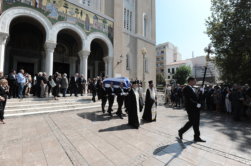 Το τελευταίο «αντίο» στον Αντώνη Λιβάνη 