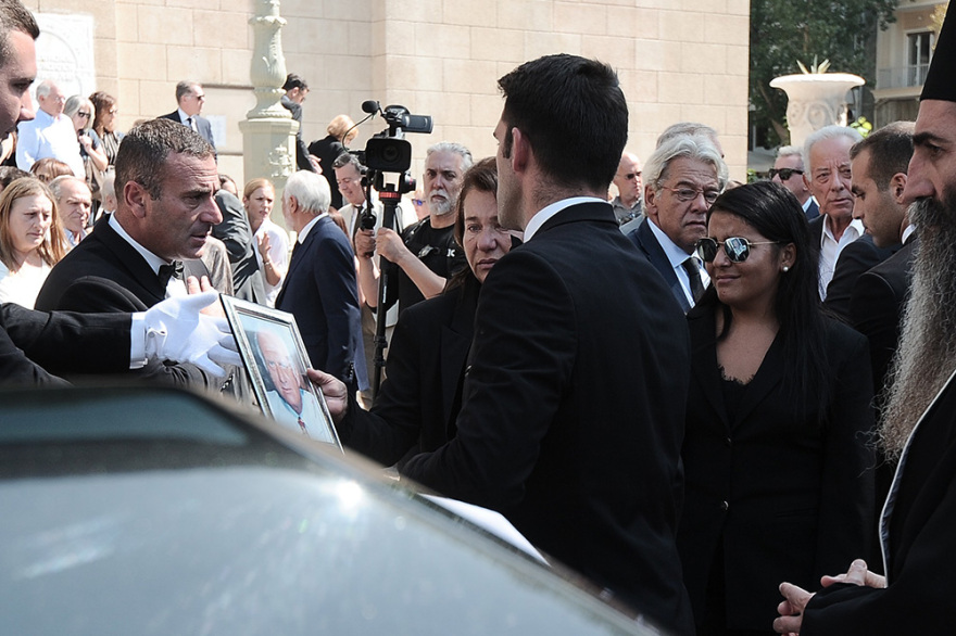 Το τελευταίο «αντίο» στον Αντώνη Λιβάνη 