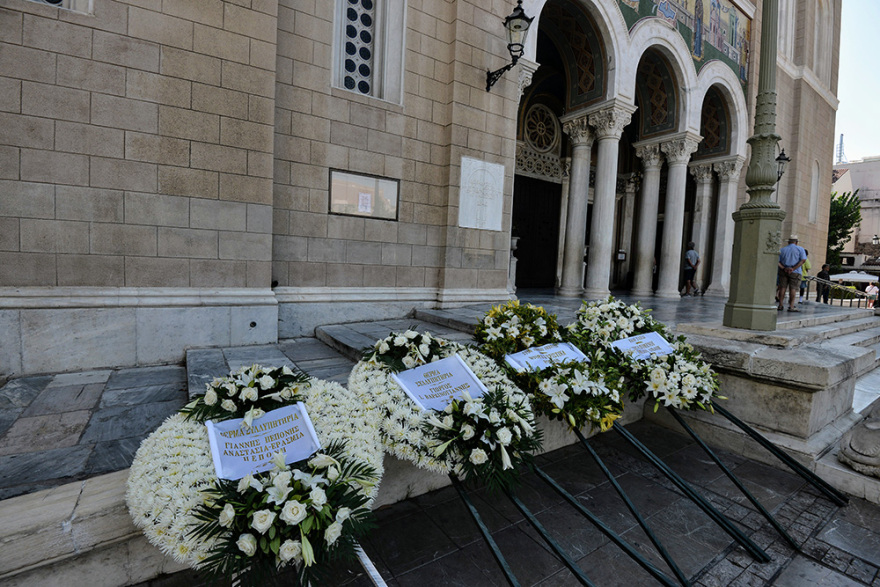 Το τελευταίο «αντίο» στον Αντώνη Λιβάνη 