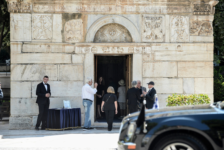 Το τελευταίο «αντίο» στον Αντώνη Λιβάνη 