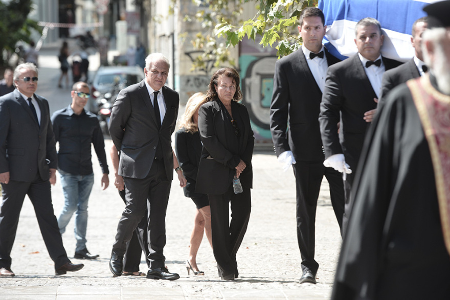 Το τελευταίο «αντίο» στον Αντώνη Λιβάνη 