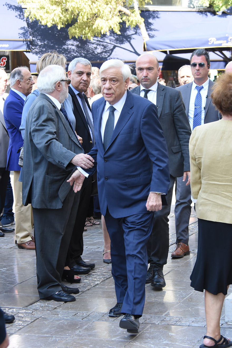 Το τελευταίο «αντίο» στον Αντώνη Λιβάνη 