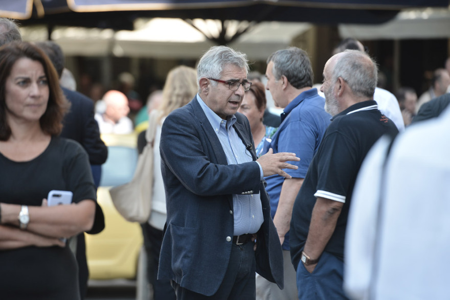 Το τελευταίο «αντίο» στον Αντώνη Λιβάνη 