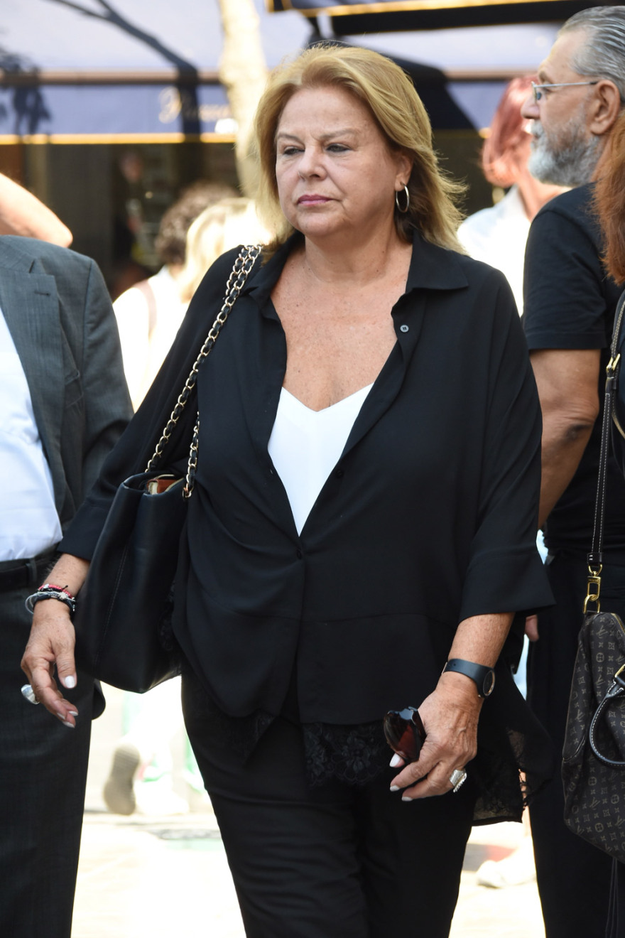 Το τελευταίο «αντίο» στον Αντώνη Λιβάνη 