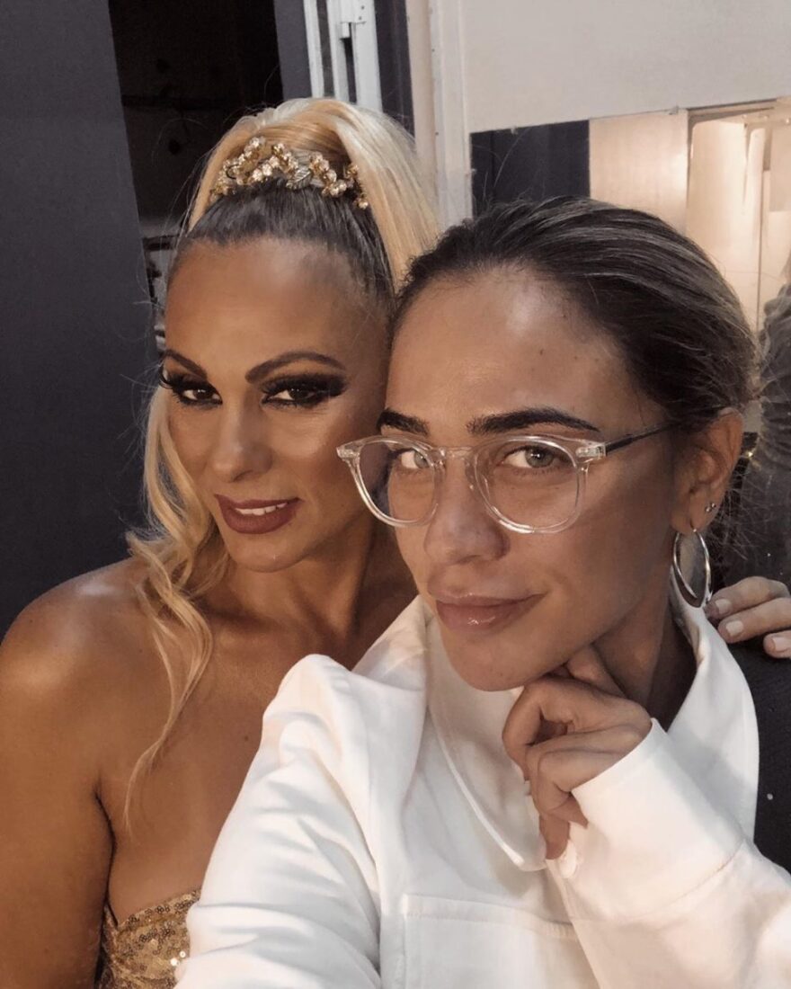 Κόνι Μεταξά: Ποζάρει στο πλευρό της μητέρας της