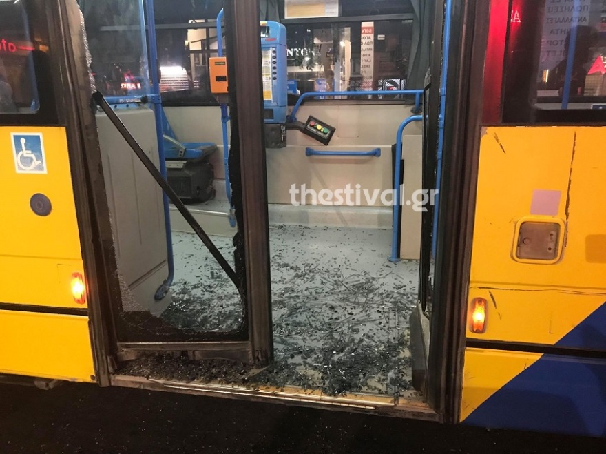 Θεσσαλονίκη: Αλλοδαποί έκαναν γυαλιά - καρφιά λεωφορείο του ΟΑΣΘ