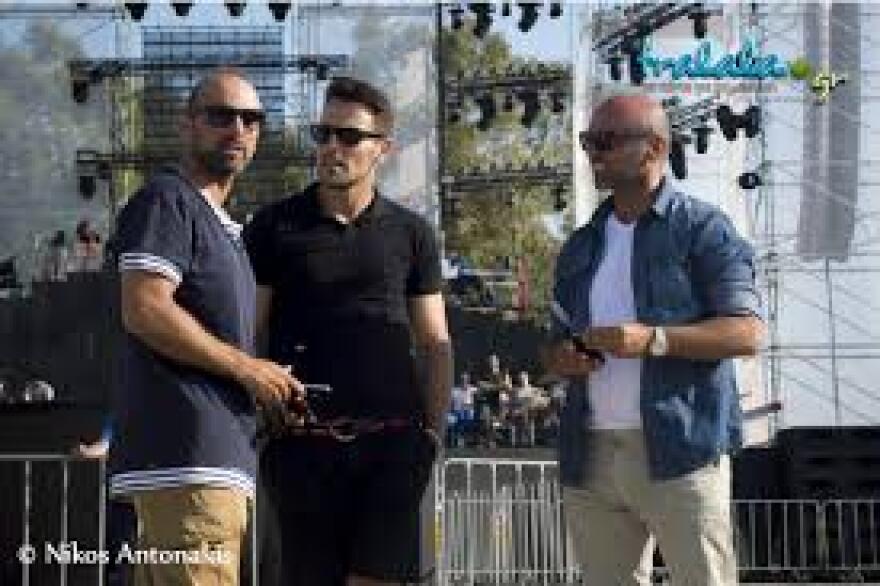 Ο Νίκος Βέρτης θα κρατήσει αγκαλιά τη Χαρά του!