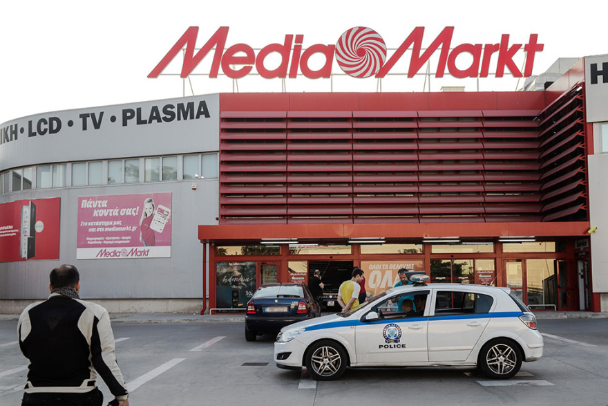 Πέτρου Ράλλη: Μπούκαραν σε κατάστημα ηλεκτρονικών ειδών με αυτοκίνητο