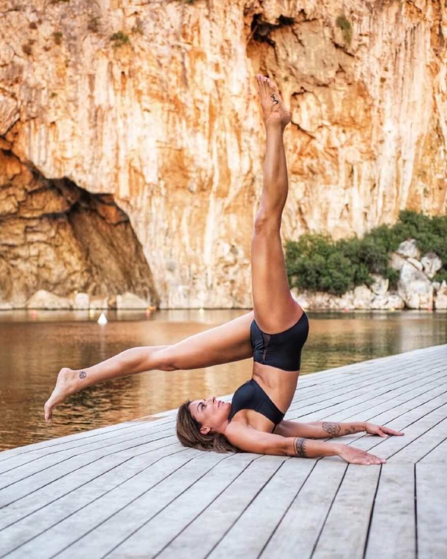 Η Ειρήνη Κολιδά δέθηκε… κόμπος κάνοντας yoga