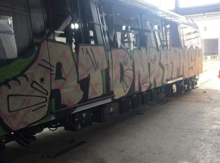 Θεσσαλονίκη: Βανδάλισαν βαγόνι του μετρό