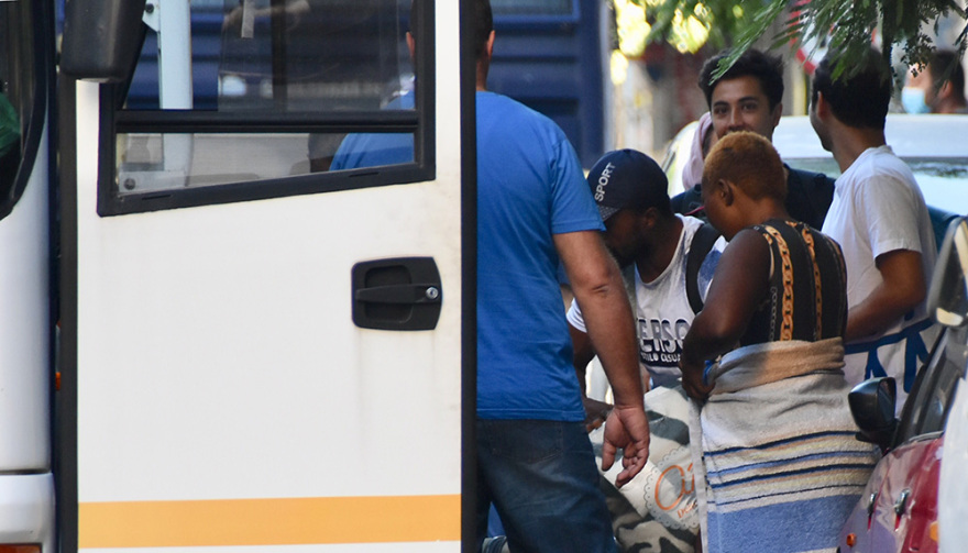 Επιχείρηση της ΕΛΑΣ για εκκένωση σε δυο υπό κατάληψη κτήρια στην Αχαρνών