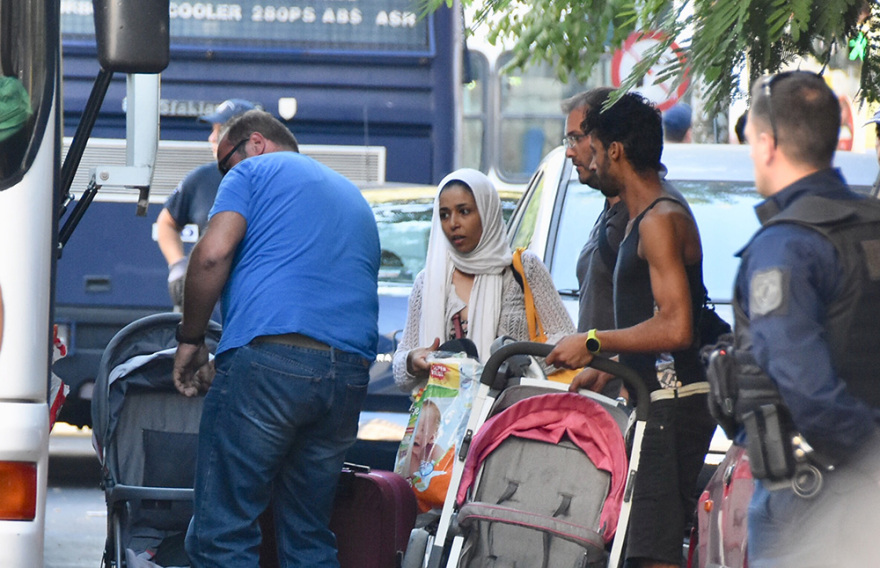 Επιχείρηση της ΕΛΑΣ για εκκένωση σε δυο υπό κατάληψη κτήρια στην Αχαρνών