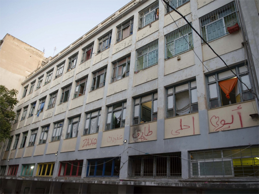 Επιχείρηση ΕΛΑΣ: Δείτε φωτογραφίες από τις καταλήψεις στην Αχαρνών - Βρήκαν και πιστόλια