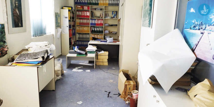 Ρόδος: Εικόνες ντροπής στο πρώην δημαρχείο Ιαλυσού - Βρωμιά και ακαθαρσίες σ' όλο τον χώρο