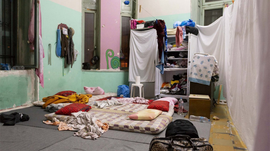 Επιχείρηση ΕΛΑΣ: Δείτε φωτογραφίες από τις καταλήψεις στην Αχαρνών - Βρήκαν και πιστόλια