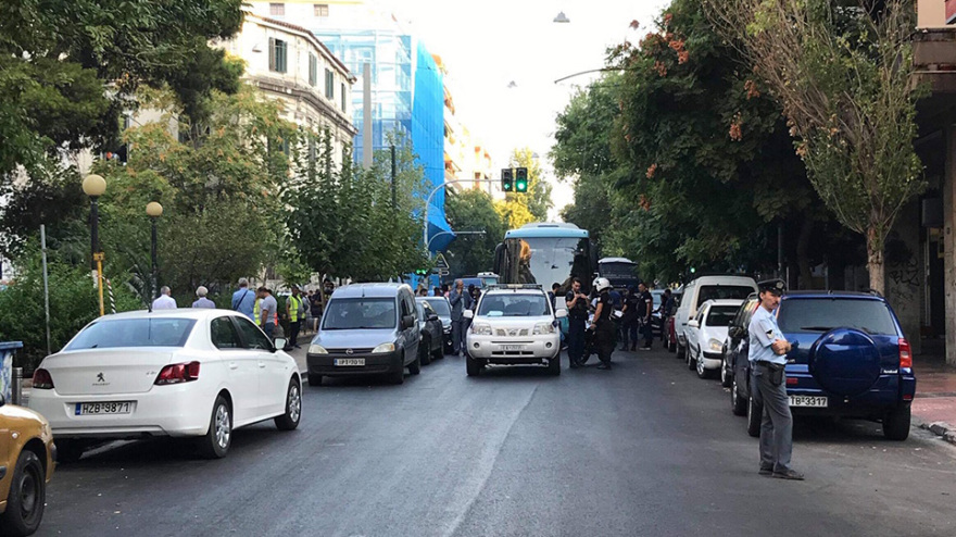 Επιχείρηση της ΕΛΑΣ για εκκένωση σε δυο υπό κατάληψη κτήρια στην Αχαρνών