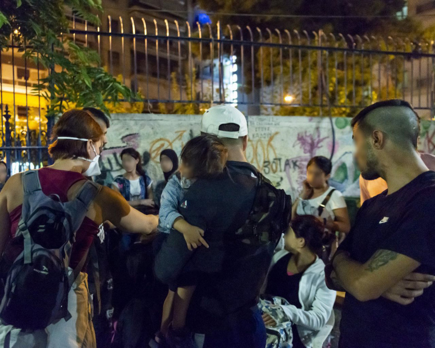 Επιχείρηση ΕΛΑΣ: Δείτε φωτογραφίες από τις καταλήψεις στην Αχαρνών - Βρήκαν και πιστόλια