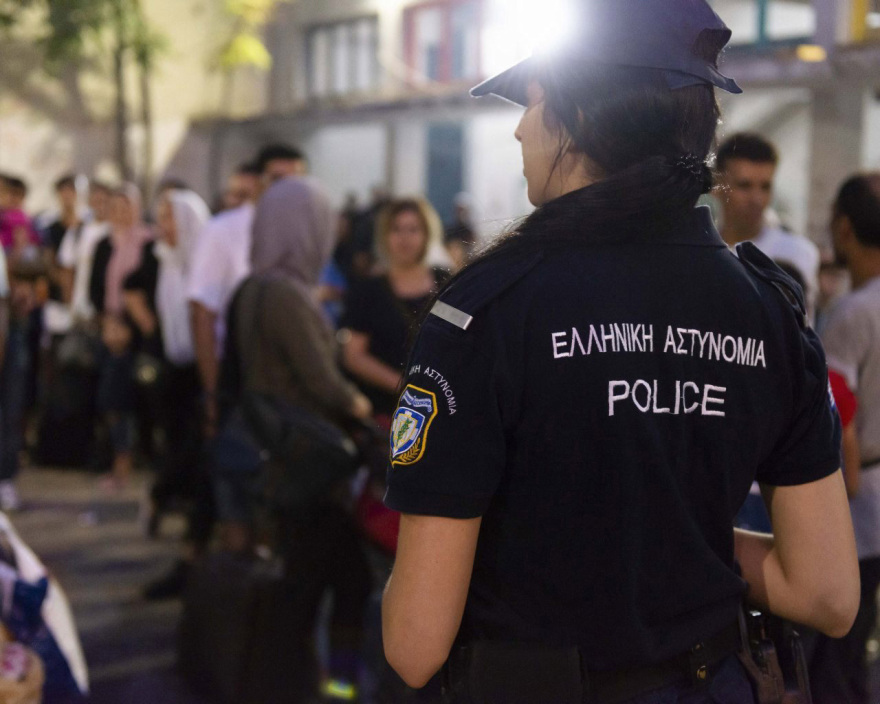 Επιχείρηση ΕΛΑΣ: Δείτε φωτογραφίες από τις καταλήψεις στην Αχαρνών - Βρήκαν και πιστόλια