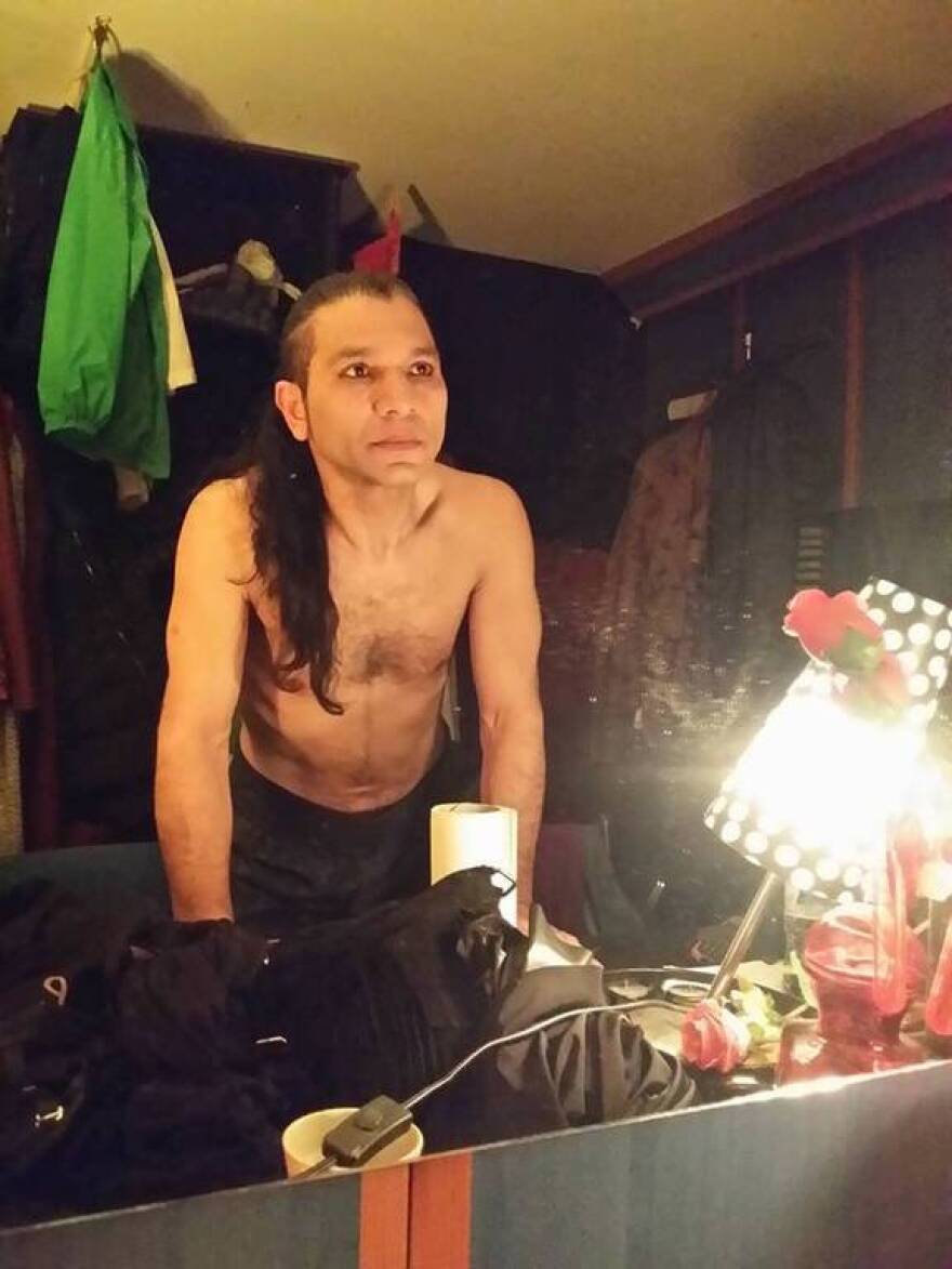 Ένα θαύμα περιμένει η οικογένεια του τραγουδιστή Βασίλη Μοσχονά- Βρίσκεται σε κώμα από τον Ιούλιο 