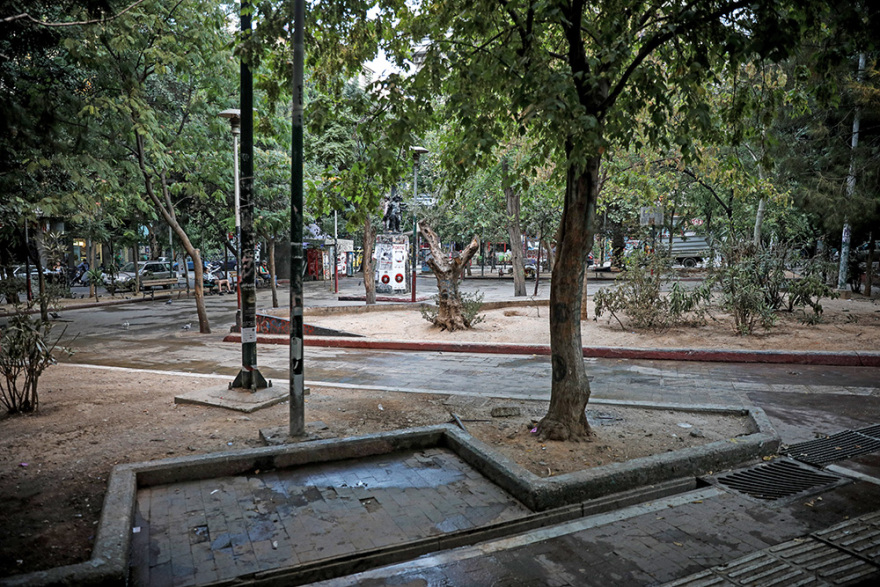 Απομακρύνθηκε το «ΚΕΠ» των αντιεξουσιαστών από την πλατεία Εξαρχείων 