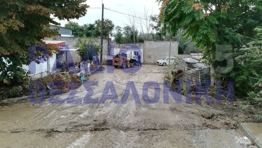 Κακοκαιρία στη Θεσσαλονίκη: Εικόνες καταστροφής - Δρόμοι «ποτάμια» και πλημμυρισμένα σπίτια