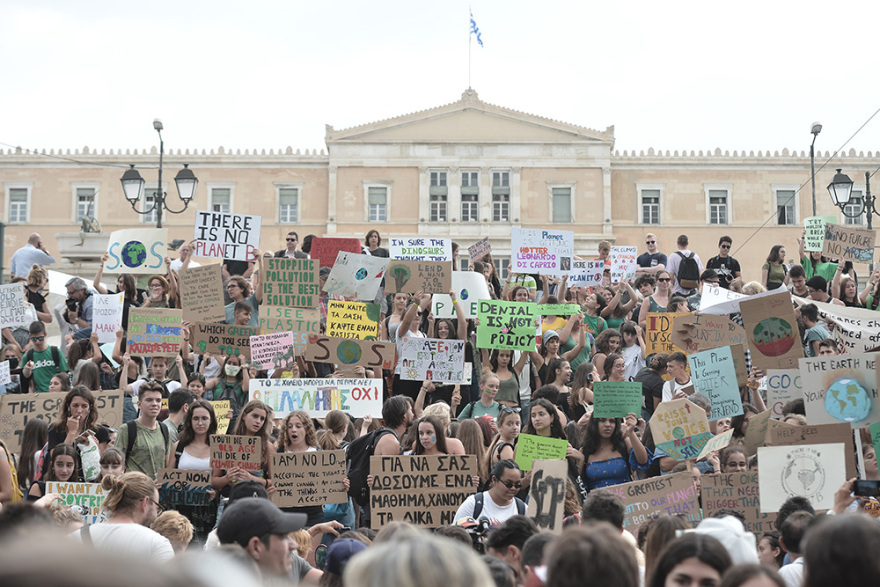 Μαθητές από όλο τον κόσμο στους δρόμους για την κλιματική αλλαγή