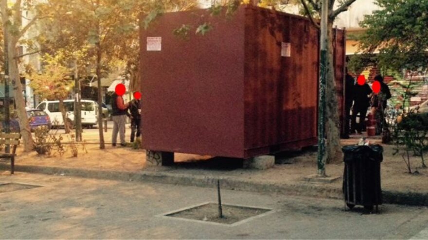 Απομακρύνθηκε το «ΚΕΠ» των αντιεξουσιαστών από την πλατεία Εξαρχείων 