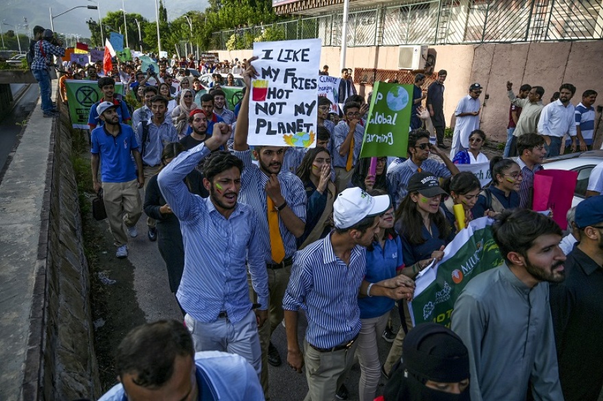 Παγκόσμια «απεργία» για το κλίμα