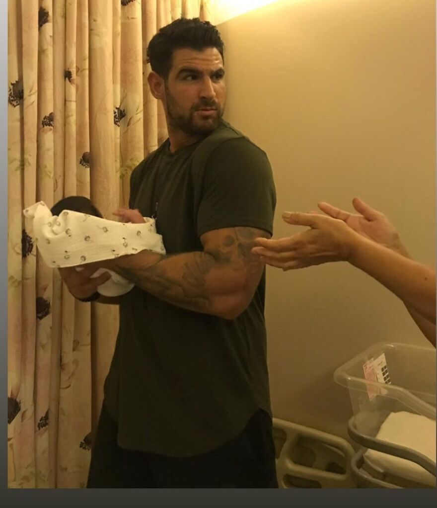 Η χιουμοριστική φωτογραφία του Ετεοκλή Παύλου με την κόρη του