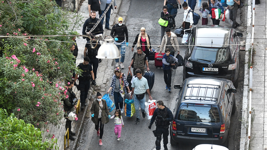 Εκκενώθηκε κι άλλη κατάληψη στο κέντρο: Πώς ζούσαν οι 130 μετανάστες στο παλιό σχολείο
